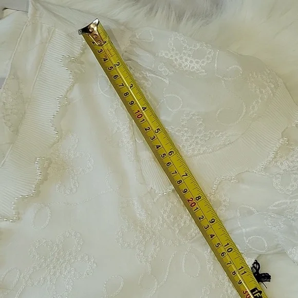 Women's White Lace Top - Picture 12 of 16